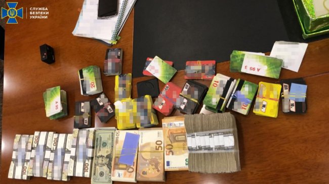 Вкрадені мільйони ховали у холодильнику: керівників «Укрзалізниці» викрили на корупційній схемі. ФОТО