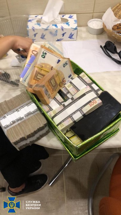 Вкрадені мільйони ховали у холодильнику: керівників «Укрзалізниці» викрили на корупційній схемі. ФОТО