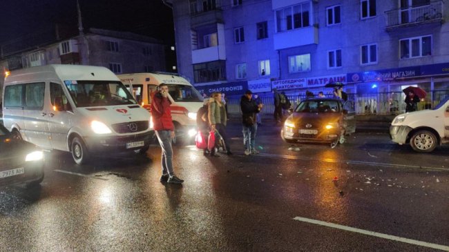 Луцьку сталася аварія за участі 5 автівок, утворилися затори. ФОТО