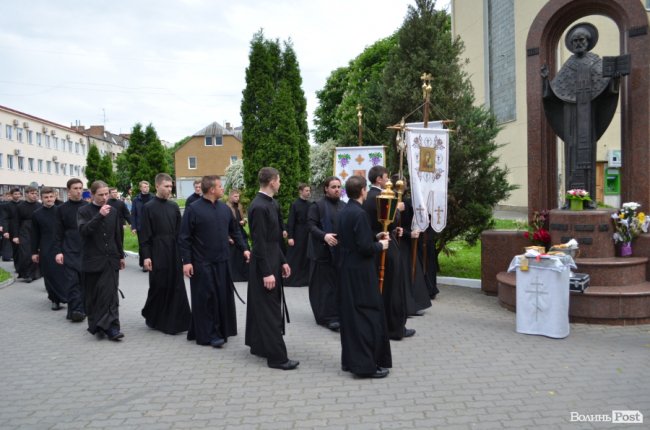 У Луцьку хресною ходою пройшли прихильники церкви Московського патріархату. ФОТО