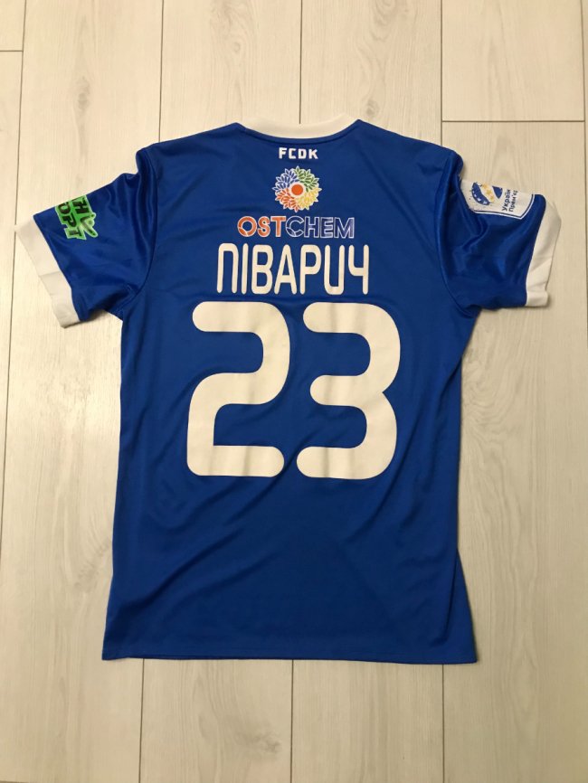 Зінченко, Модрич, Магвайр: лучанин колекціонує футболки відомих футболістів. ФОТО