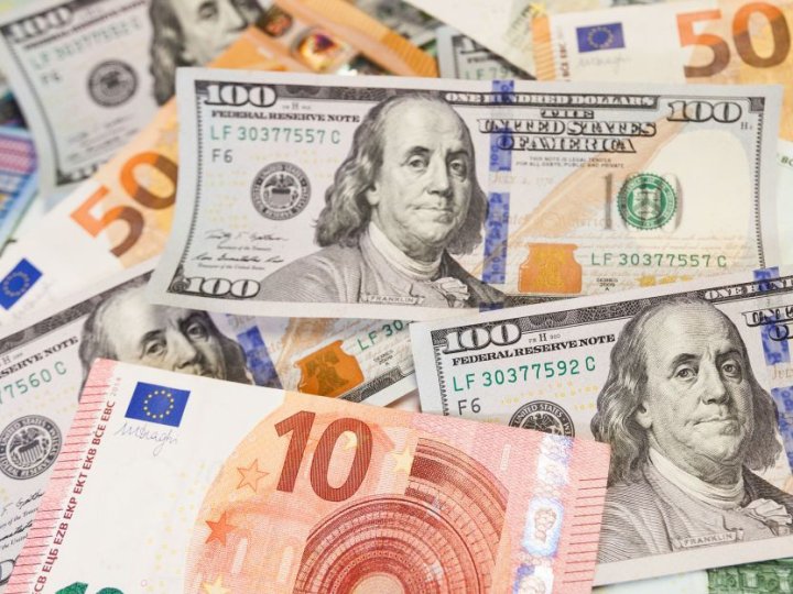 Курс валют на 8 листопада: скільки коштуватимуть долар, євро і злотий