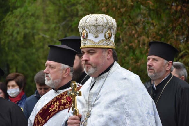 Панахида за загиблими і покладання квітів: як у Луцьку відзначили День пам'яті та примирення. ФОТО