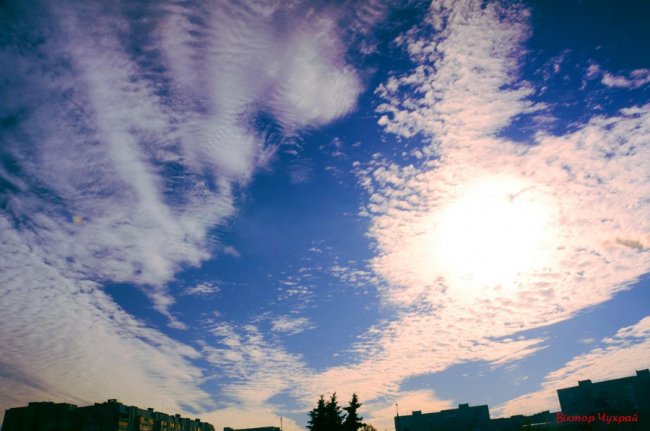 Осіннє небо над Луцьком на світлинах фотографа
