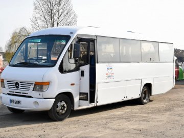 Велика Британія передала для Луцька автобус. ФОТО