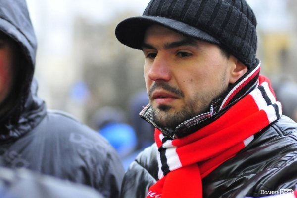 Футбольні фани у Луцьку влаштували марш. ВІДЕО