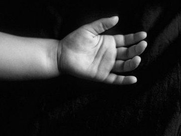 У Луцьку біля лікарні виявили тіло новонародженої дитини 