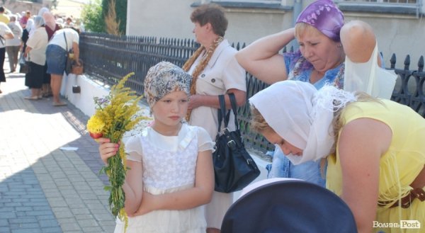 Як у Луцьку святили яблука та мед. ФОТО