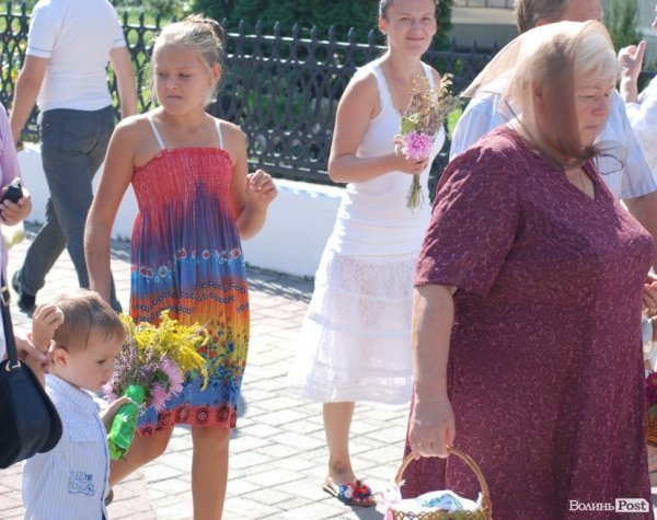 Як у Луцьку святили яблука та мед. ФОТО