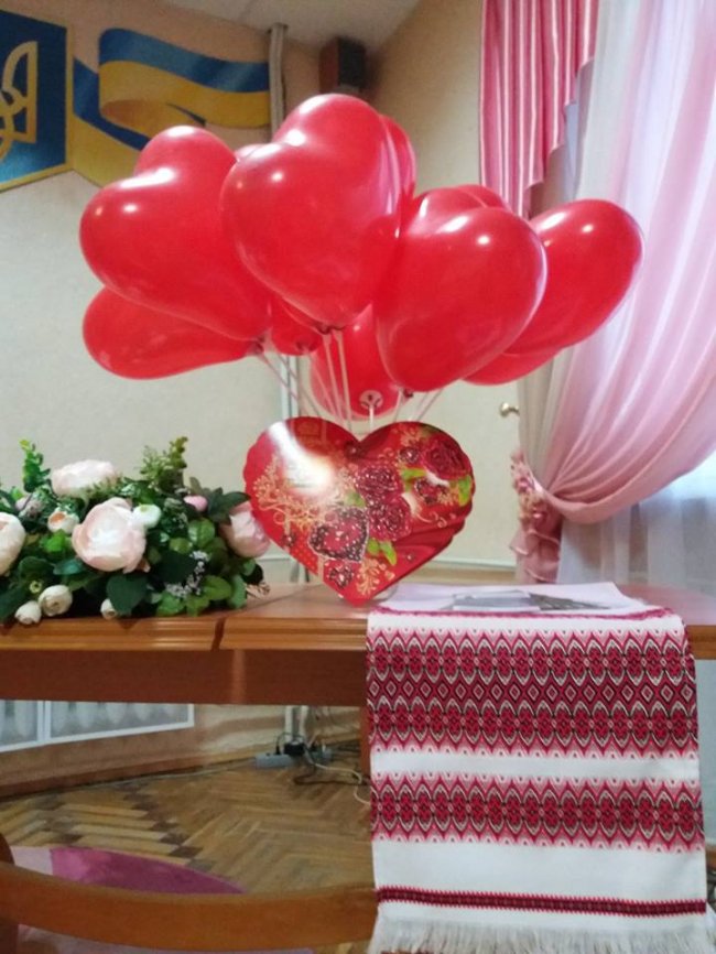 Розказали, скільки пар розписалися у День Валентина в Рожищі. ФОТО