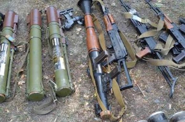 На Луганщині СБУ та міліція виявили схрон з арсеналом зброї. ФОТО