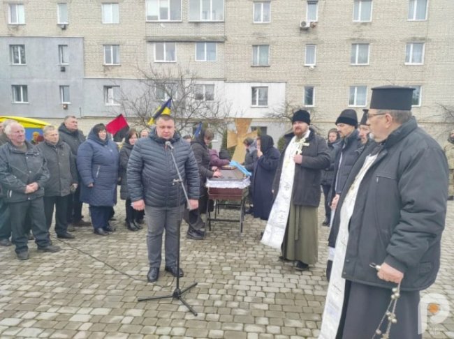 На Волині навколішки зустріли загиблого захисника Святослава Симінського. ФОТО