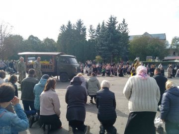 «Плине кача»: місто на Волині попрощалося із Героєм Олександром Юзвиком