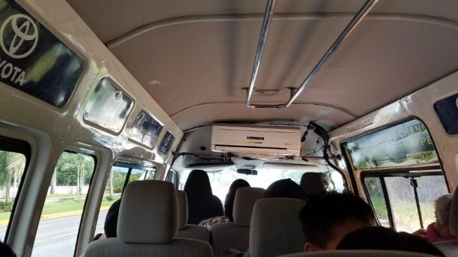 На «Ягодині» митники не дали іноземцю вивезти з України колекцію годинників