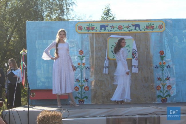 На Волині відбувся показ весільних суконь різних епох. ФОТО