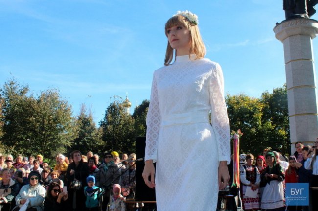 На Волині відбувся показ весільних суконь різних епох. ФОТО