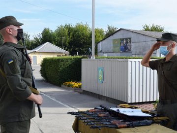У Луцьку нацгвардійці-новобранці отримали бойову зброю. ФОТО