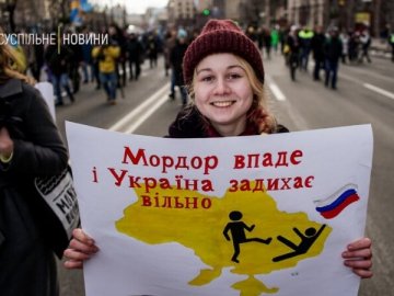 У Києві тисячі людей вийшли на марш проти російської агресії