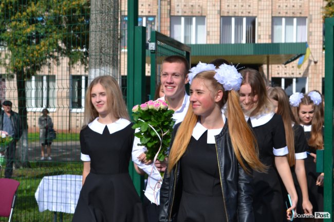 Благодійно, красиво, урочисто: як відсвяткували старт навчання у ліцеї Ковеля. ФОТО