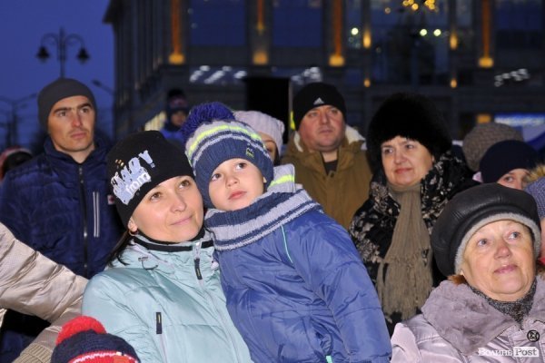 У Луцьку засяяла головна ялинка