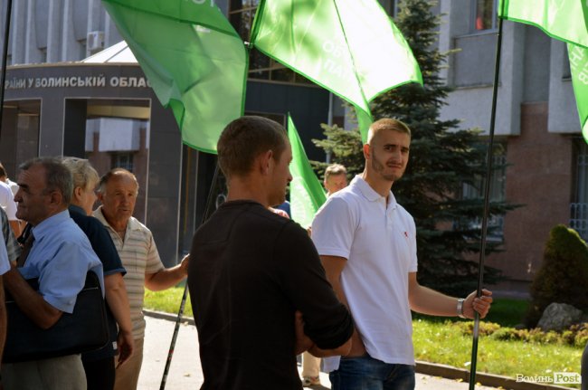 Обличчя пікету: «прихильники Тиводара» ховалися від камер та хамили