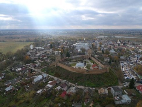 Фото Луцького замку з висоти пташиного польоту