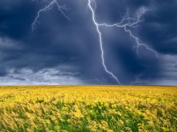 Завтра на Волині прогнозують грози, місцями – з градом