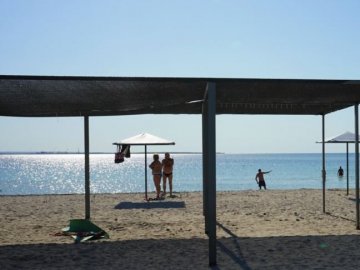 Оксамитовий сезон у Криму: показали фото безлюдних берегів