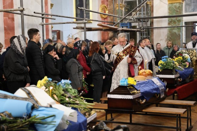 У Луцьку полеглих Героїв Бориса Кулеша, Віталія Сардачука та Віталія Чубелюка провели в останню дорогу