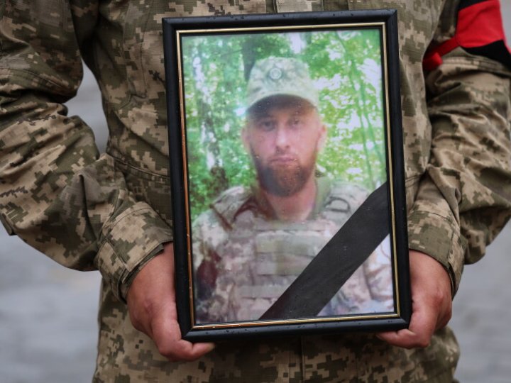 У Луцьку попрощалися з полеглим на війні Героєм Юрієм Ковальчуком