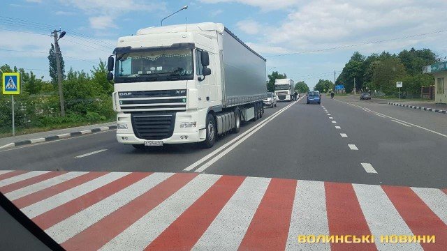 У Рожищенському районі легковик в’їхав у фуру. ФОТО