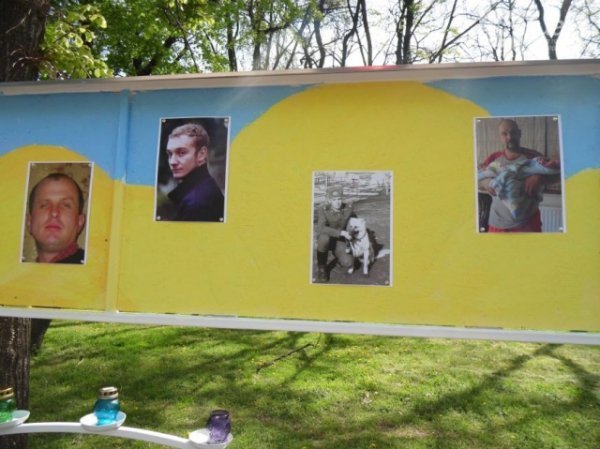 У Дніпропетровську з'явилася стела «Небесній сотні».ФОТО