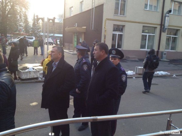 У Луцьку - мітинг під стінами управління Нацполіції. ФОТО. ВІДЕО. ОНОВЛЕНО