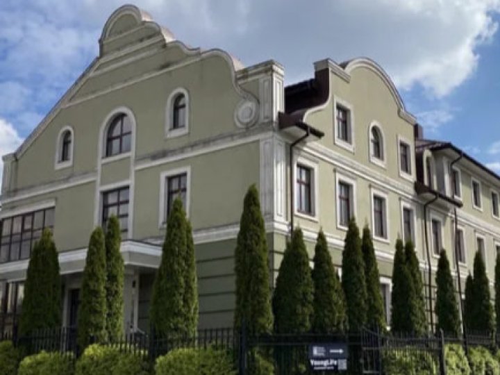 У центрі Луцька продають триповерхову будівлю за $3,8 мільйона