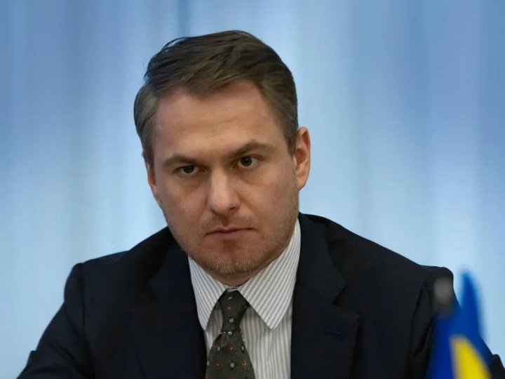 Генпрокурор Кравченко залишив Україну і виїхав за кордон на службовому авто, - ЗМІ