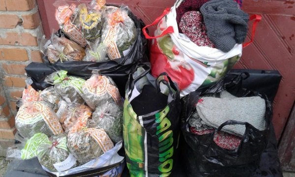 88-річна бабуся з Луцька зв’язала 50 пар шкарпеток бійцям. ФОТО