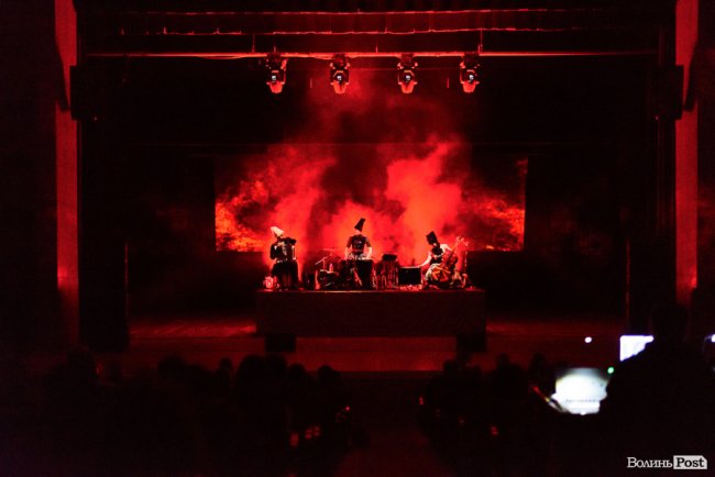 Гурт «ДахаБраха» влаштував видовищне шоу у Луцьку. ФОТОРЕПОРТАЖ 