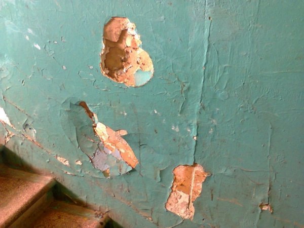 Багатоповерхівки у Луцьку обростають дірками. ФОТО