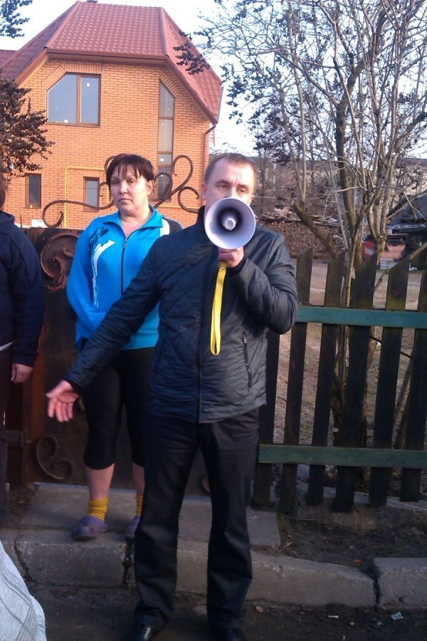 Правий Сектор «переконав» регіонала вийти з партії. ФОТО