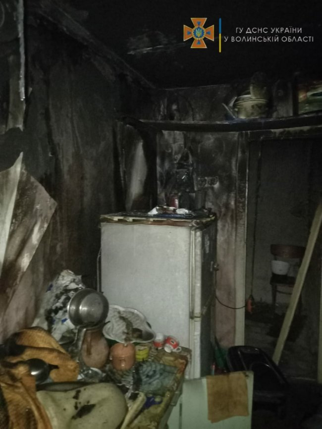 На Волині горіла квартира в багатоповерхівці, господиня потрапила в лікарню. ФОТО