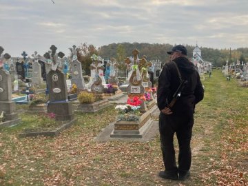 На Волині шукають невідомих, які катують тварин, проводять «ритуали» та руйнують надгробки