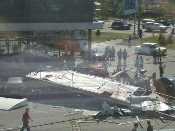 Жахлива аварія у Дніпрі: фура пошкодила 13 автівок. ФОТО