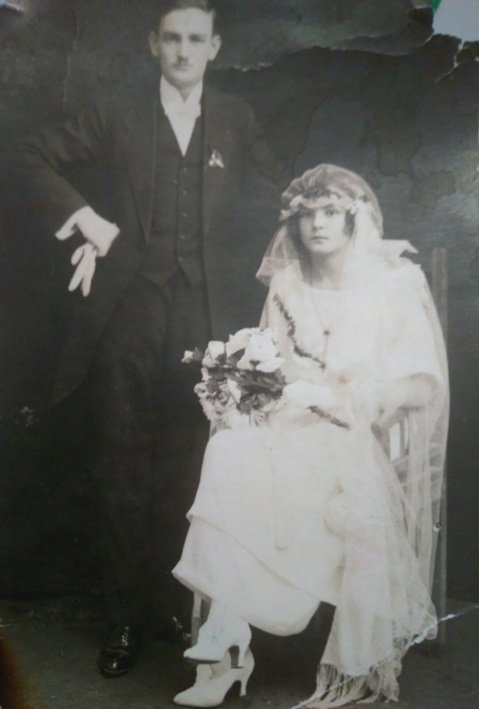 Батьки сестер