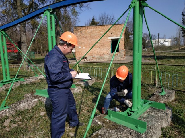 Ескперти перевірили атракціони у луцькому парку: чи готові вони до «покатушок». ФОТО
