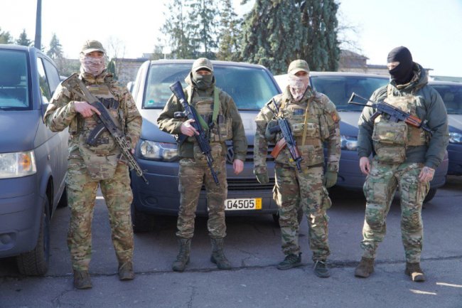 На Волині передали 37 авто для ЗСУ