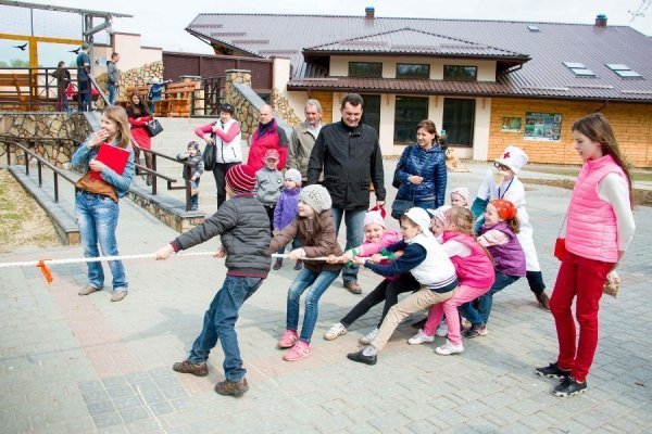 У Луцькому зоопарку дітлахи знайшли загублене яйце. ФОТО
