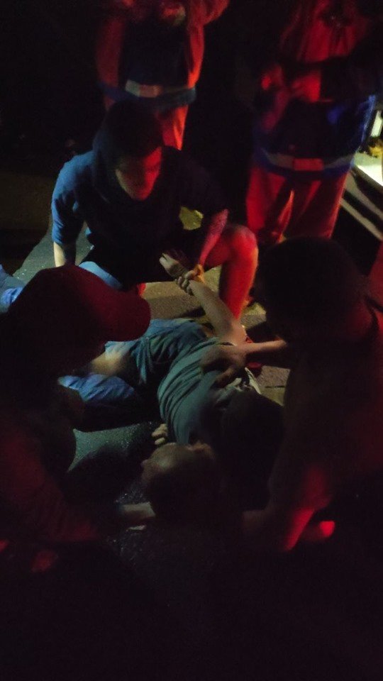 Вночі у Луцьку активісти врятували п'яного чоловіка з приступом епілепсії. ФОТО