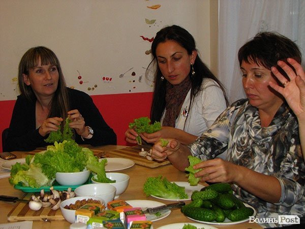 Як луцькі мами вчилися готувати йогурт. ФОТО