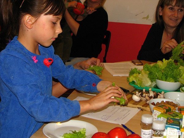 Як луцькі мами вчилися готувати йогурт. ФОТО