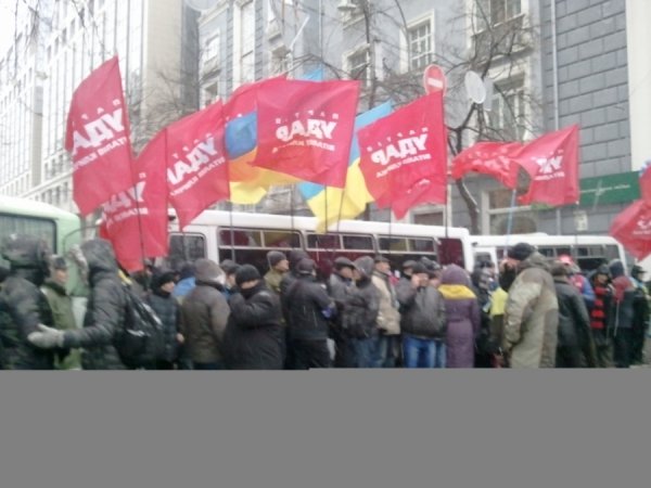 У Києві п'ятий день блокують Раду і Кабмін. ФОТО